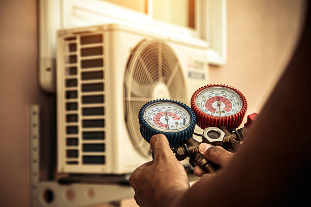 Professional Hvac technician working in Bentonville, AR